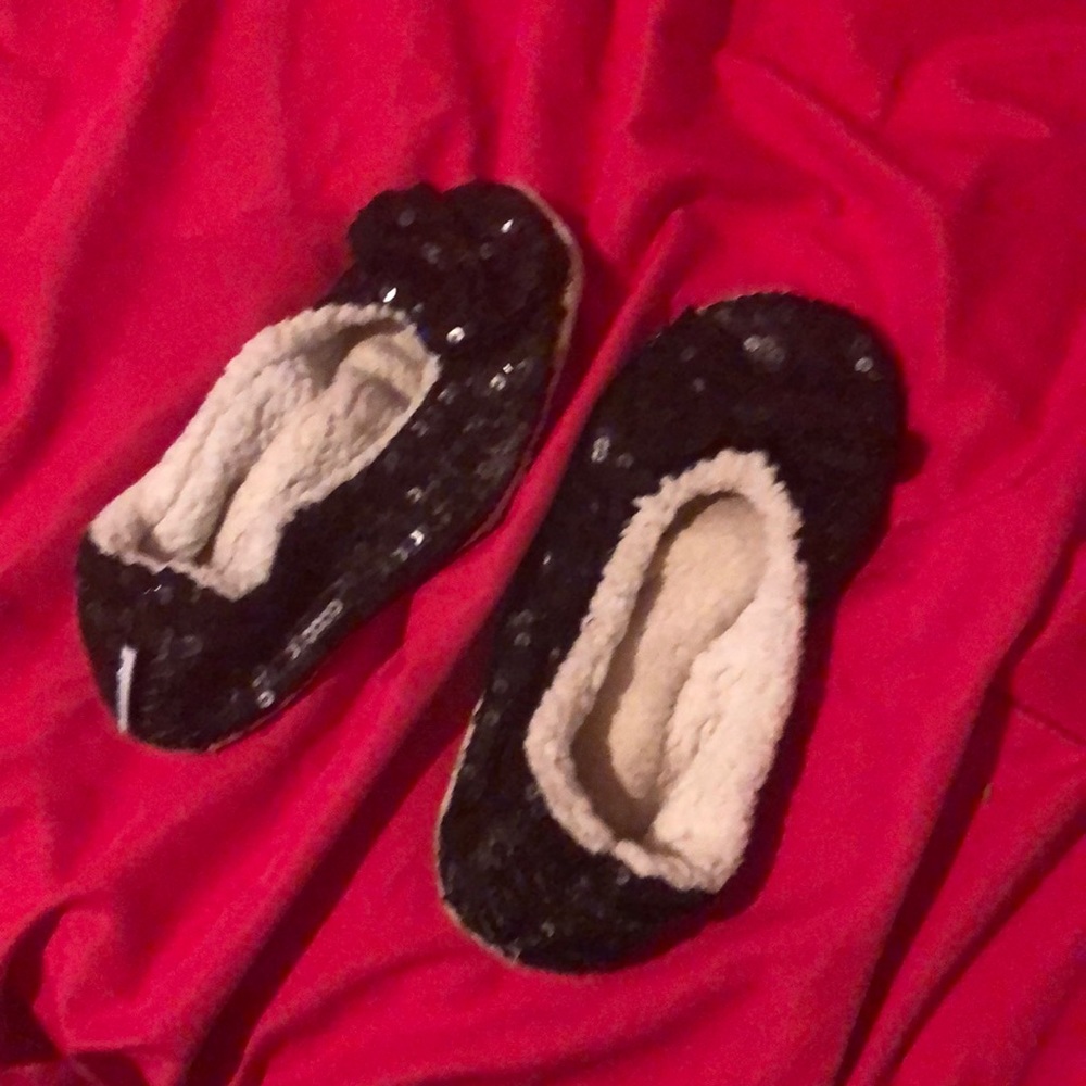 Black slippers